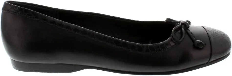 Rose Petals Women's Fame Flat